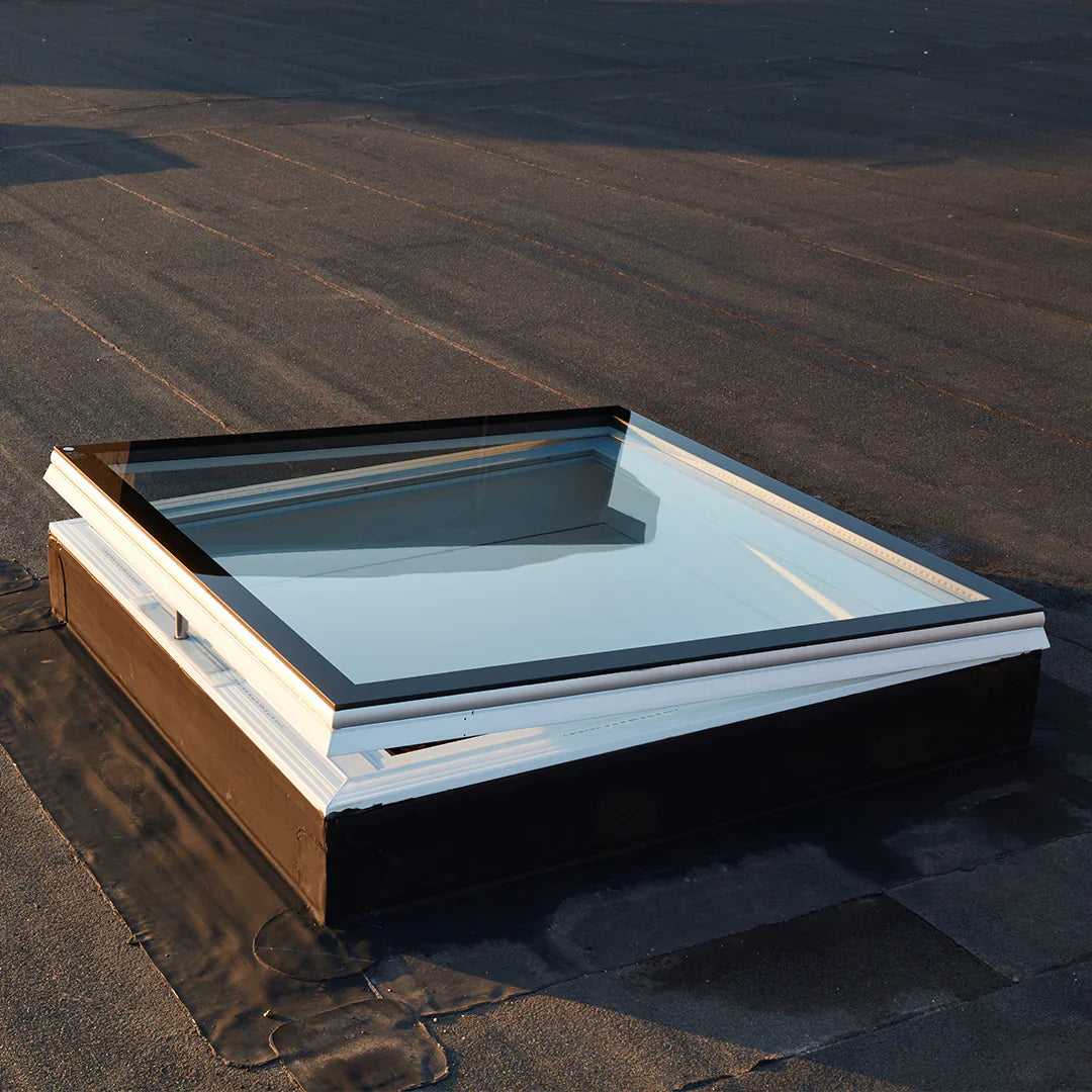 iWindow otvárateľné strešné okno pre plochú strechu - Kompletná sada 130x160 cm - Skylux
